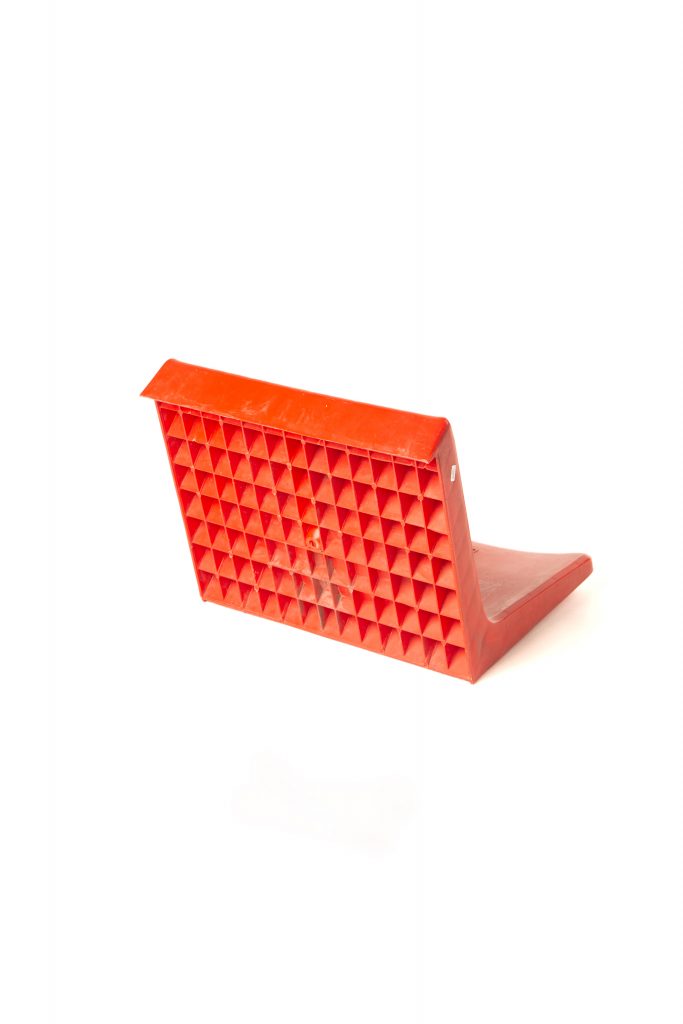 parte inferior de butaca roja de tribuna del estadio Vicente Calderón
